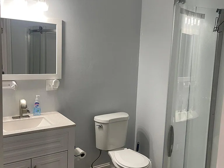 164 Bridgham St #1R — Photo 5