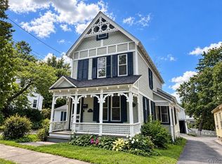 8 Fountain St, Clinton, NY 13323