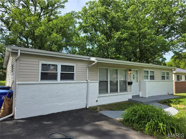880 Babler Dr, Florissant, MO 63031