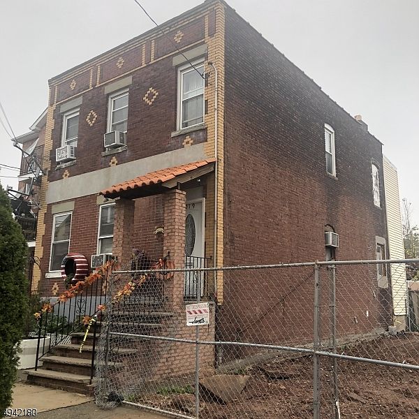 2nd image of 1019 Augusta St