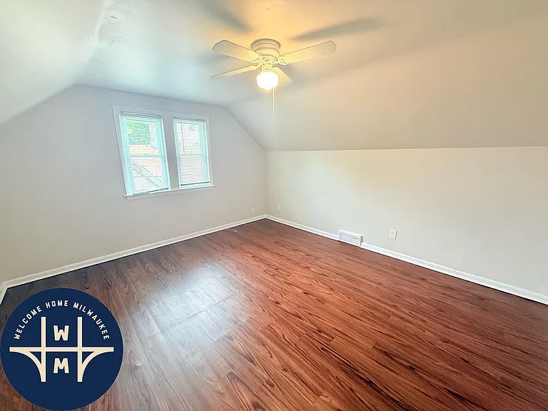 221 W Ring St — Photo 8