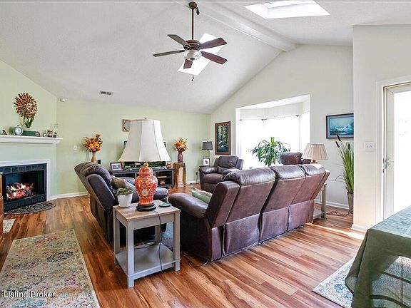 3rd image of 7809 Kenhurst Dr