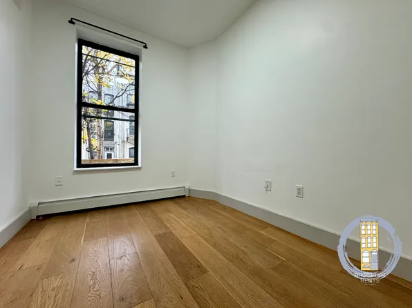 481 Chauncey Street image 15 of 28