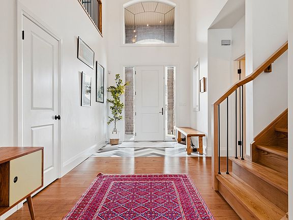 3rd image of 157 Ridgeview Dr