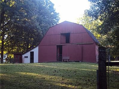 Rear view of barn. Gated access in front and rear of barn area.