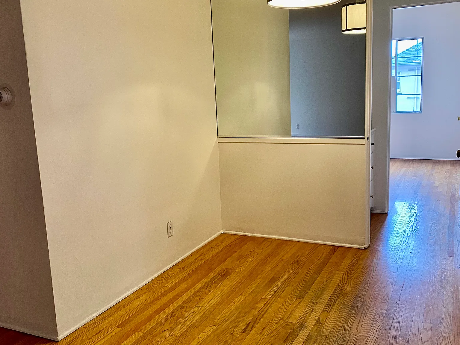 2 bed, 1000 sqft, $3,600 — Photo 4