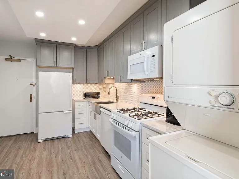 3705 S George Mason Dr #2202S — Photo 9