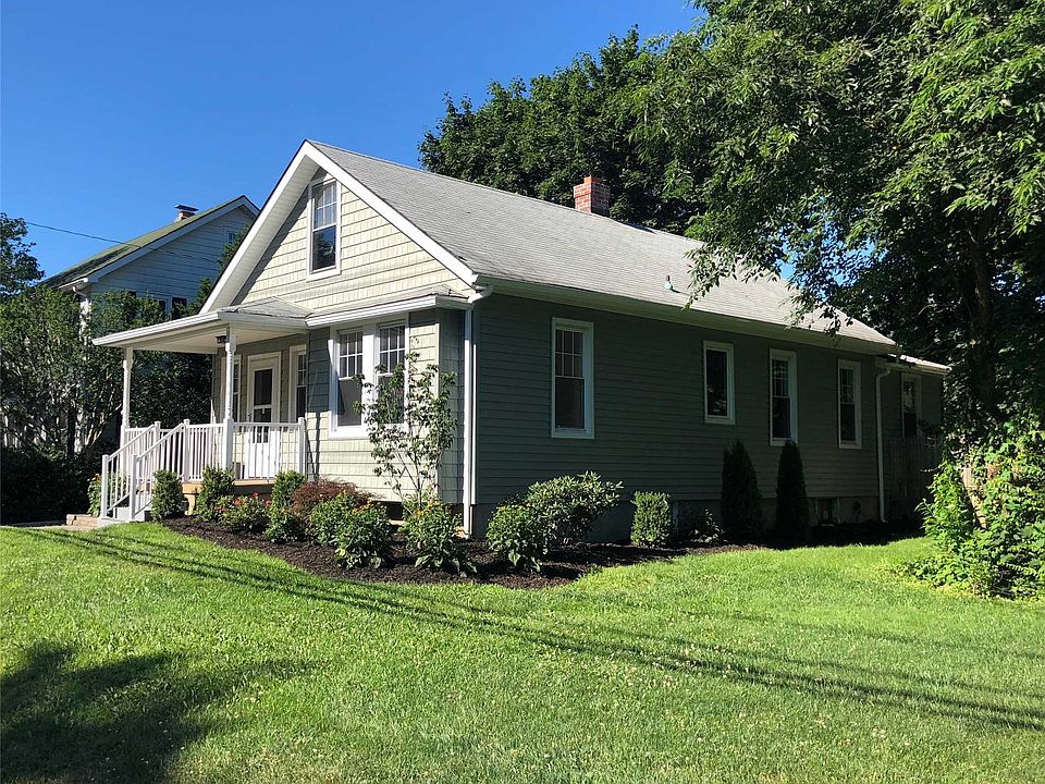 2nd image of 909 Oyster Bay Rd