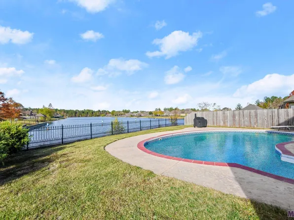 12667 Lake Terrace Dr, Walker, LA 70785