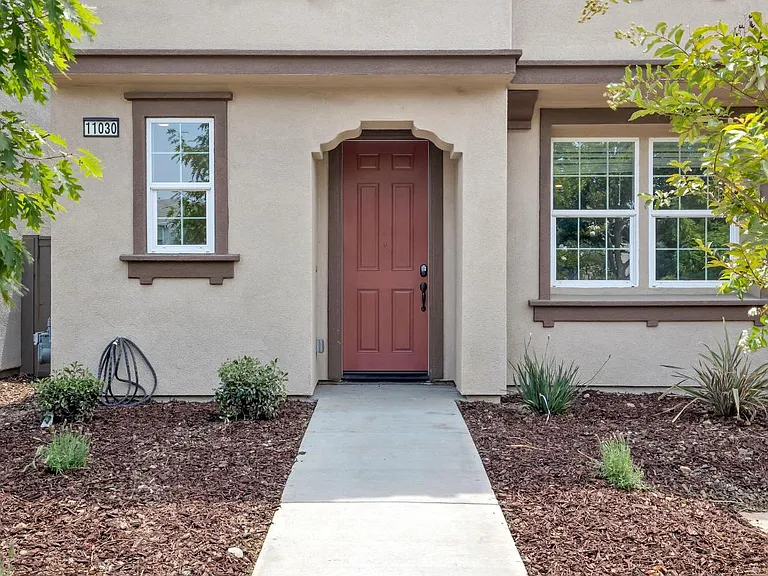 11030 International Dr — Photo 4