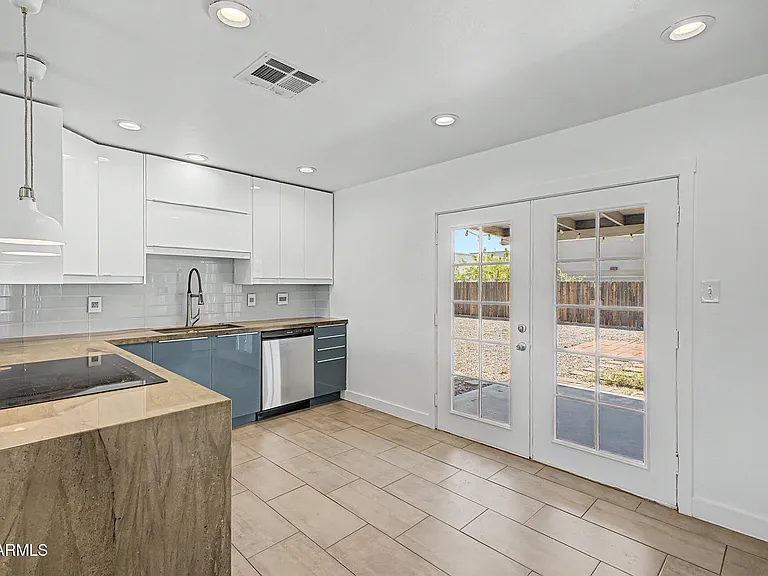 6713 E Latham St — Photo 4