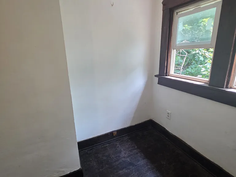1303 E Hickory St — Photo 21