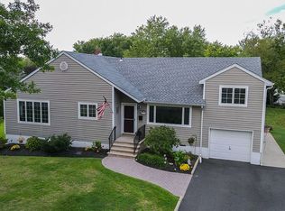 25 Kenneth Ter E, Middletown, NJ 07748