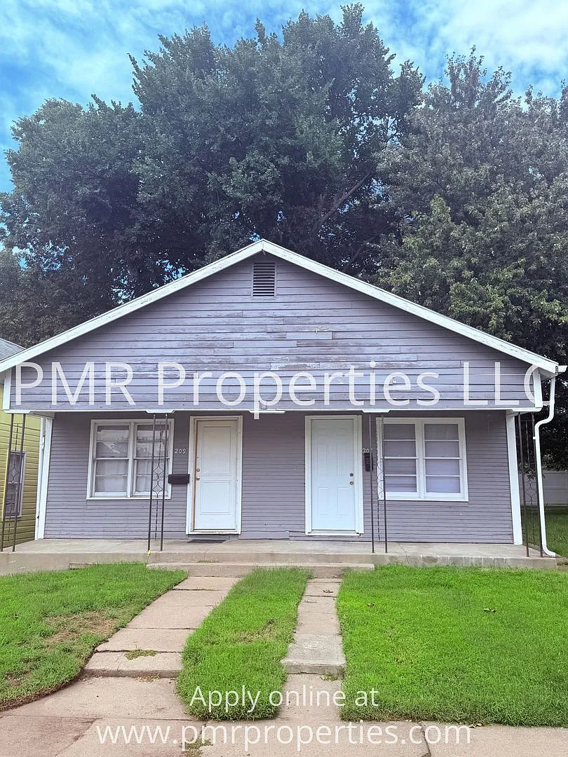 207-209 W. Hyde Park Ave — Photo 1
