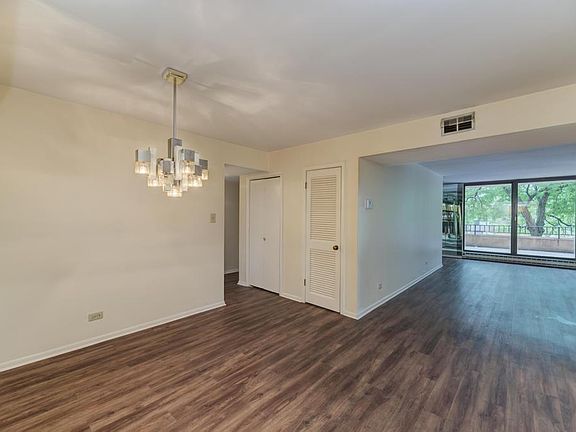4th image of 465 W Dominion Dr Unit 204