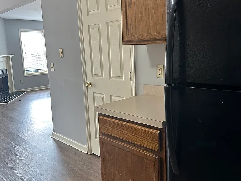 529-531 Big Bear Ln — Photo 8