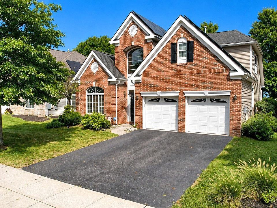 1st image of 8 Lewis Dr