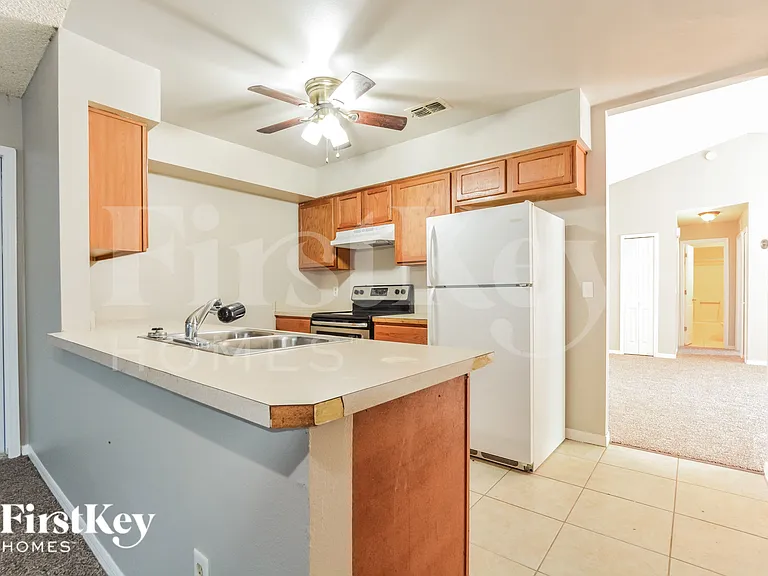 710 Leeward Dr — Photo 6