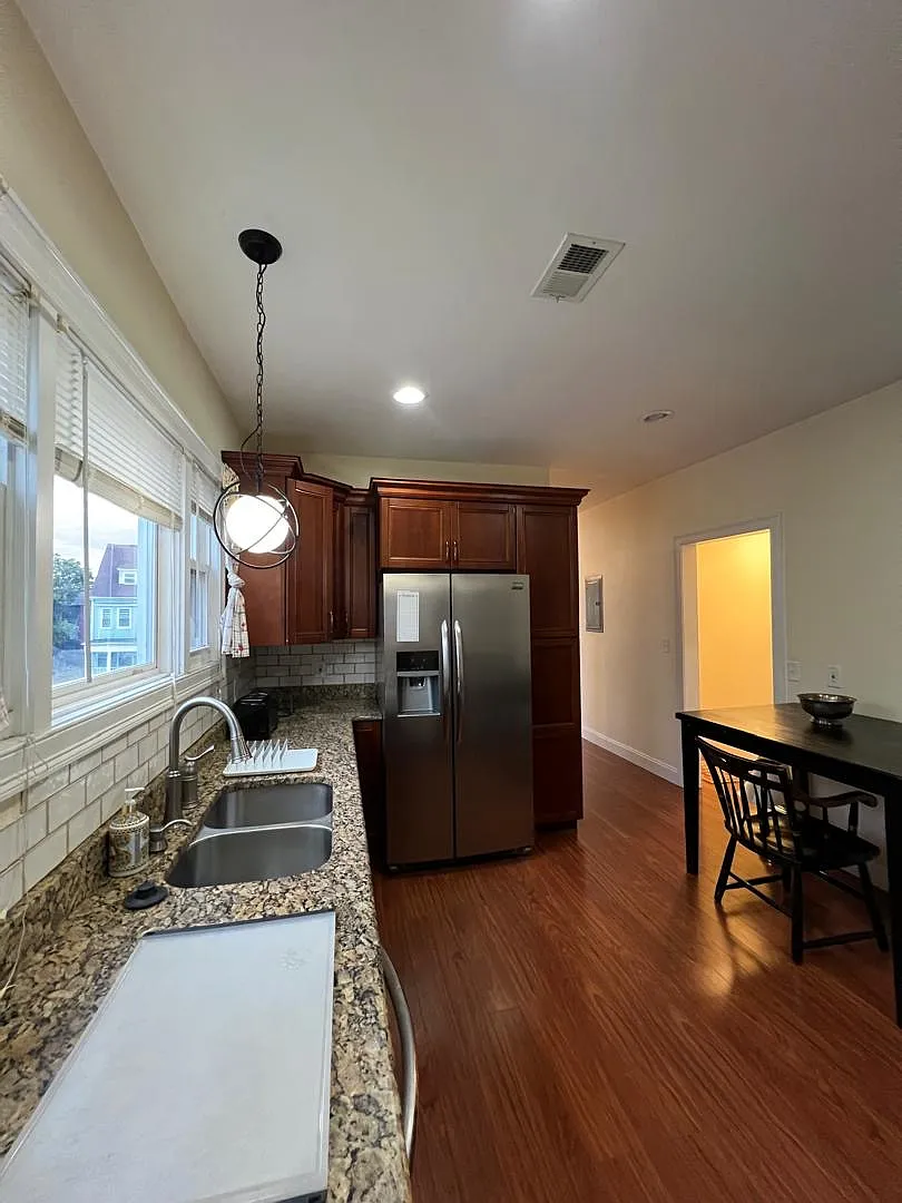 3 bed, 9999 sqft, $3,800 — Photo 3
