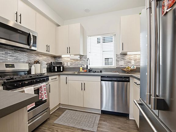 2nd image of 4464 Ocean View Blvd #1