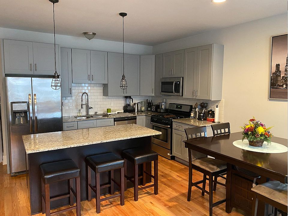 1st image of 1656 N Rockwell St #2