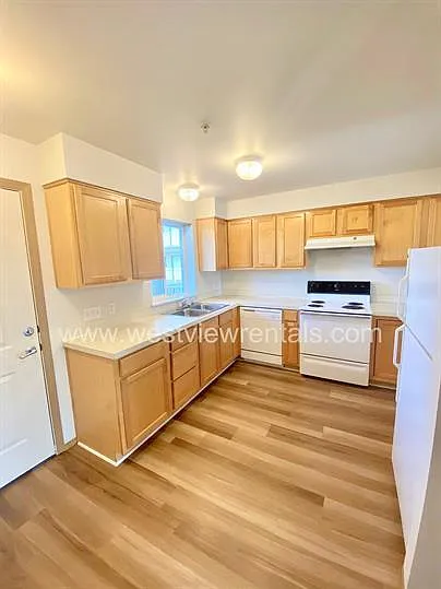 135-139 Prince Ave — Photo 11