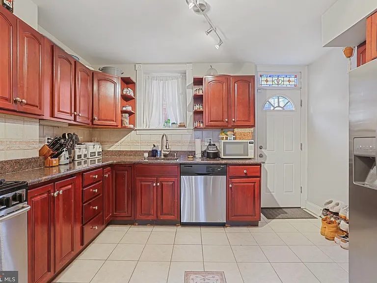 675 E Clement St — Photo 12