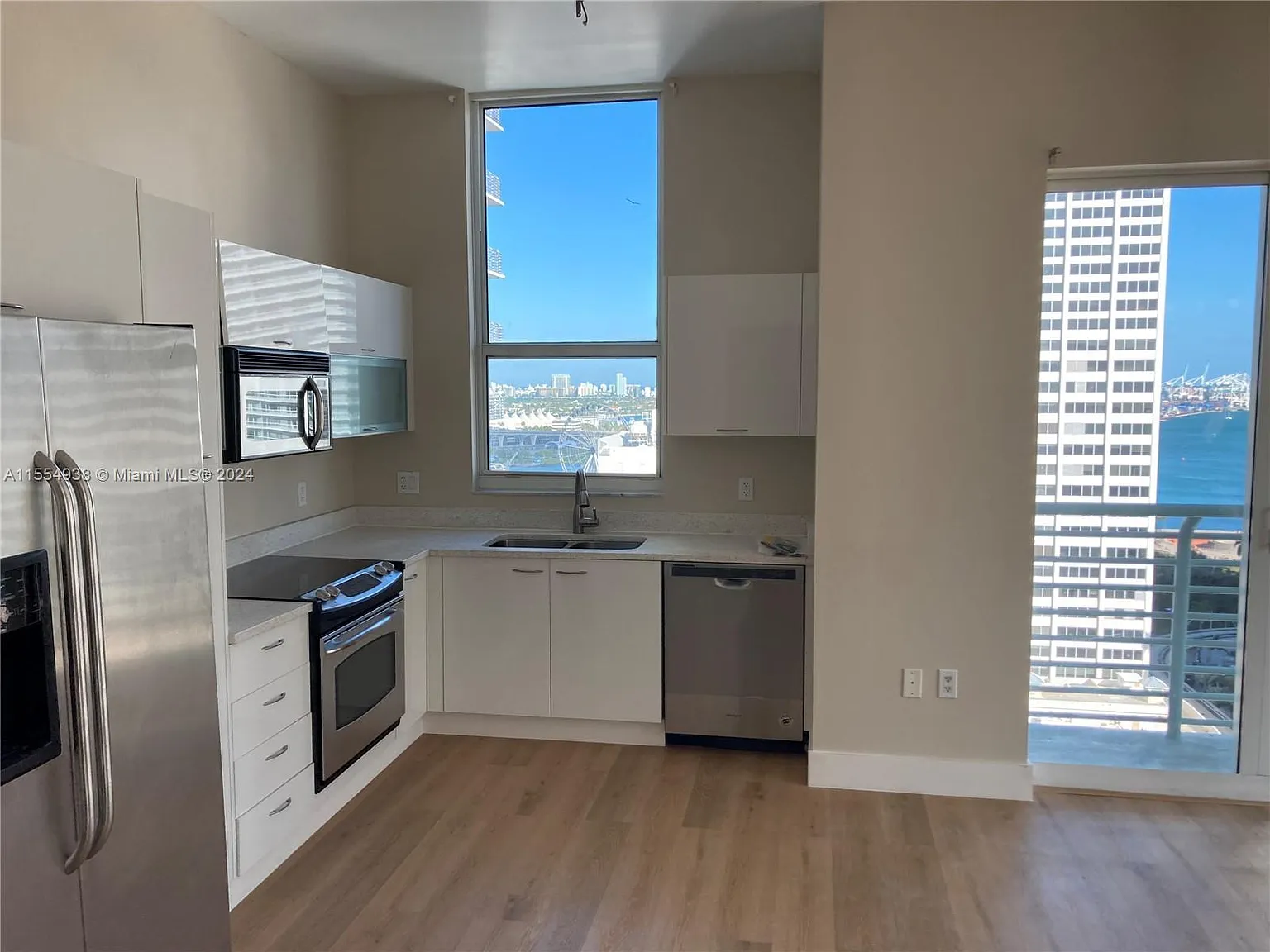 2 bed, 1036 sqft, $3,250 — Photo 1
