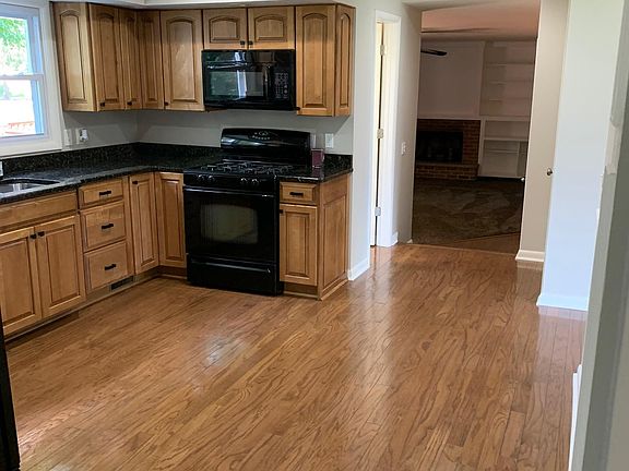 5th image of 1470 Birchwood Dr
