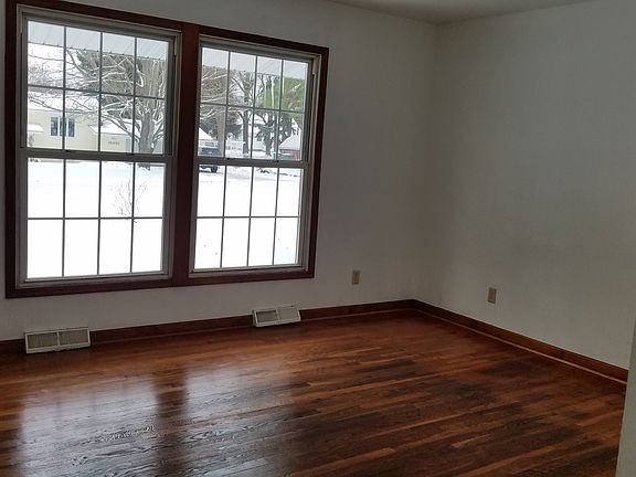 5th image of 15335 Kevin St