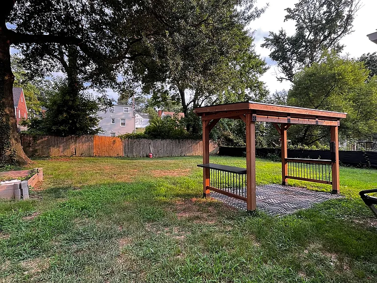120 N Huron Dr — Photo 37