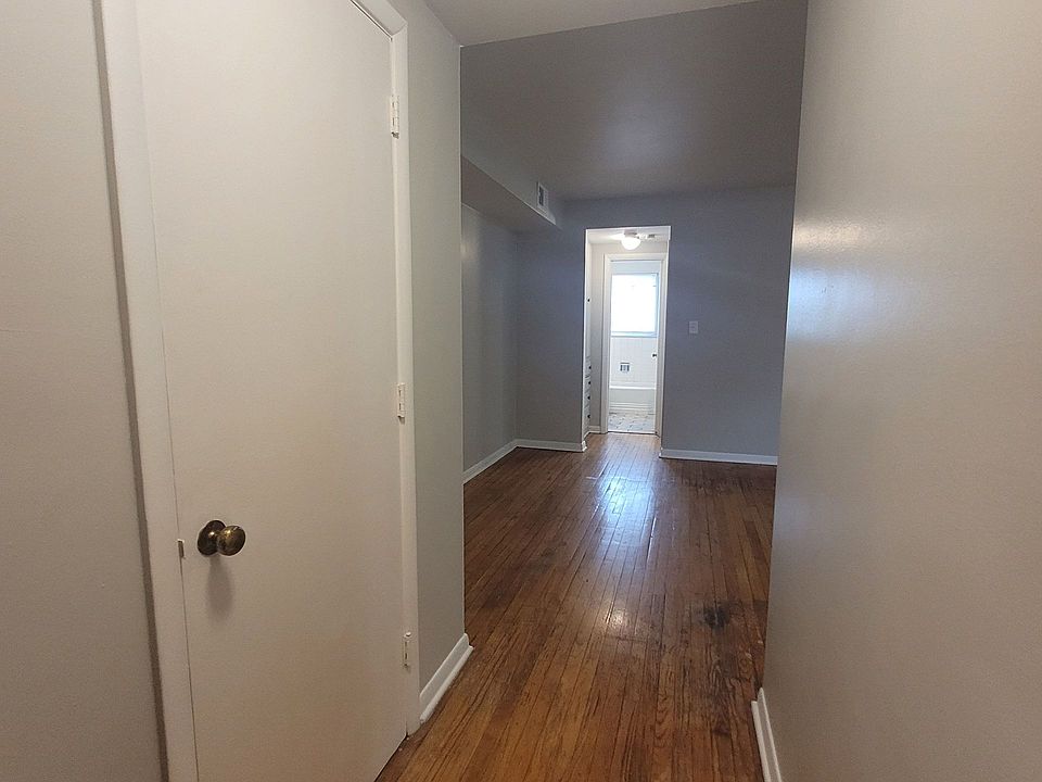 1st image of 1433 SW Lincoln St #105