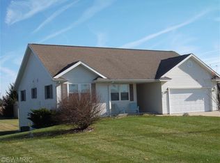 53567 Meadow View Ln, Paw Paw, MI 49079