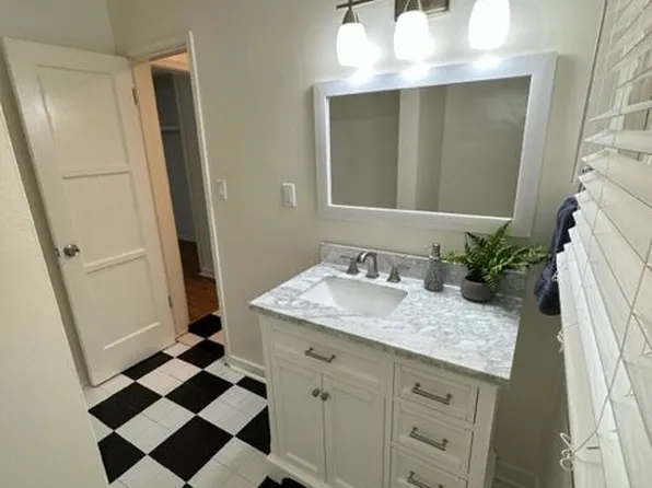 Cherokee Apartments, 1811 N Cherokee Ave APT 17, Los Angeles, CA 90028