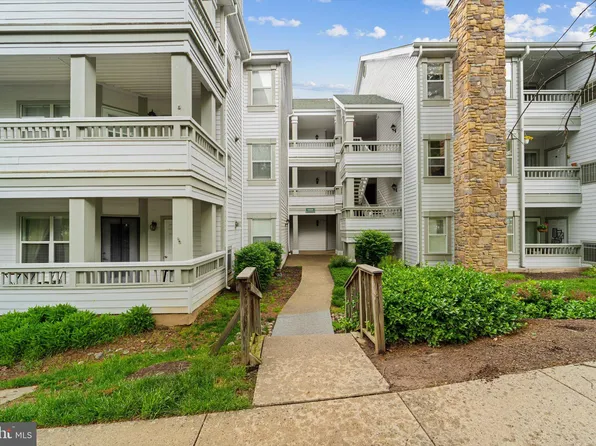 4405 Sedgehurst Dr APT 303, Fairfax, VA 22033