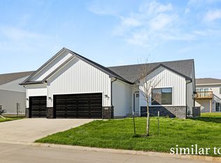 9425 Emilia Ln, West Des Moines, IA 50266
