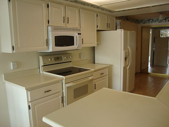 Kitchen with room to cook