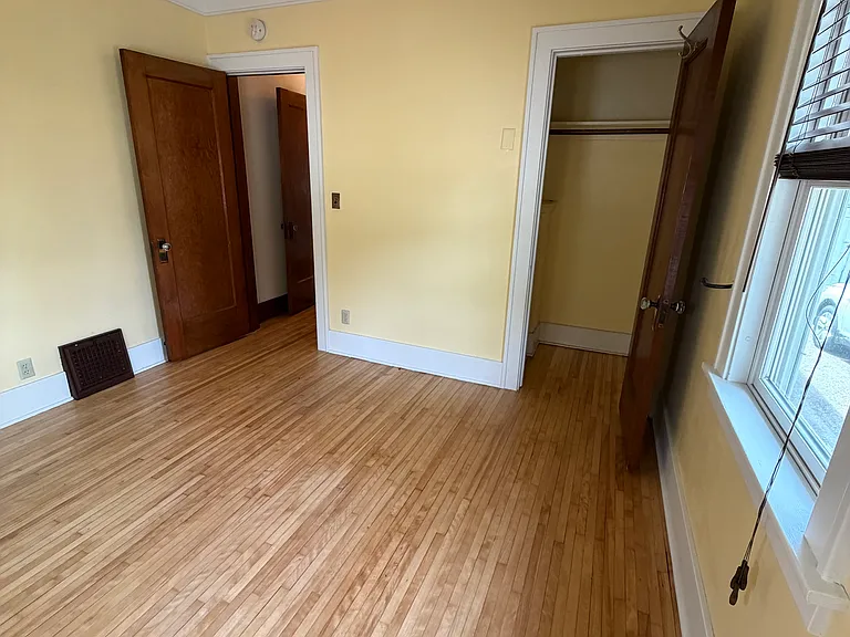 516 Washington St S — Photo 15