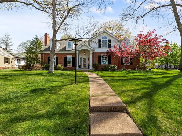 2 Armstrong Dr, Saint Louis, MO 63122