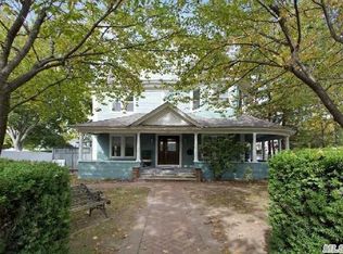 146 Lena Ave, Freeport, NY 11520