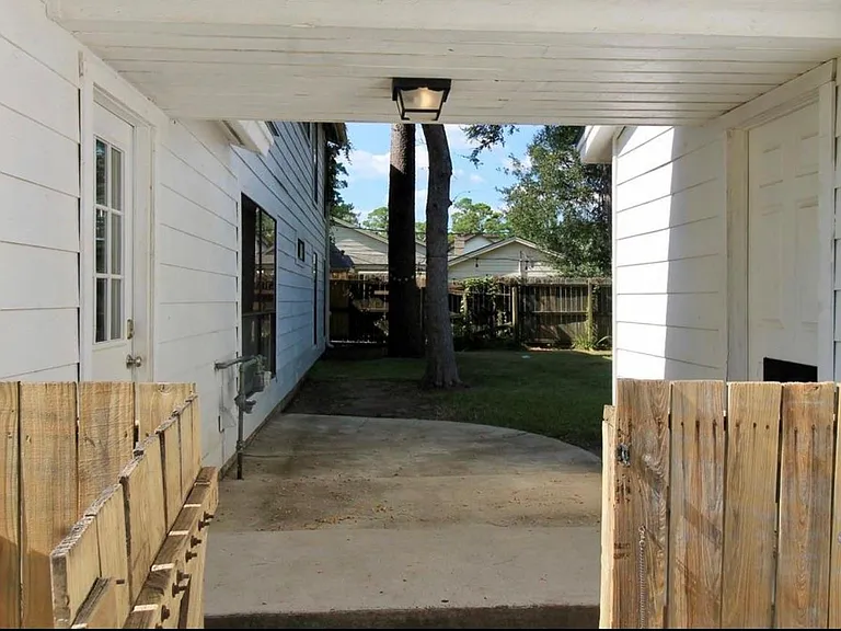 4701 Spring Ln — Photo 20