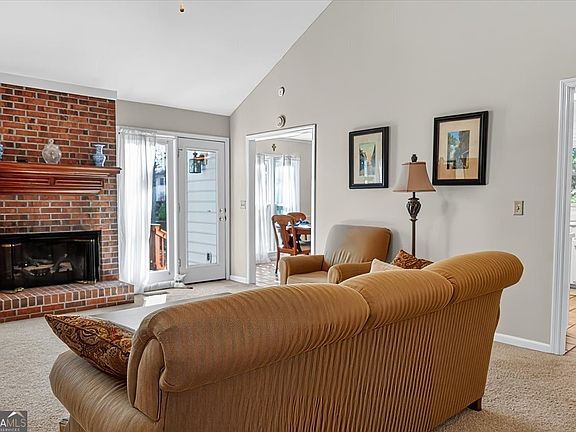 5th image of 138 Rivoli Oaks Cir