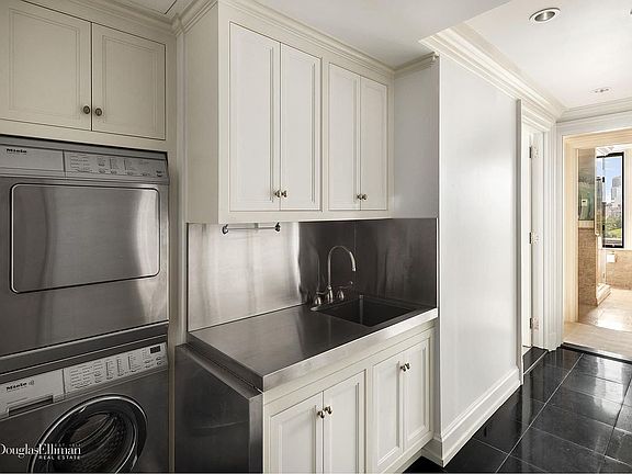 4th image of 450 E 52nd St #4THFLOOR