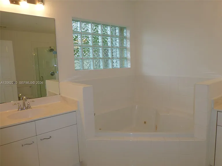 11236 NW 58th Ter — Photo 12