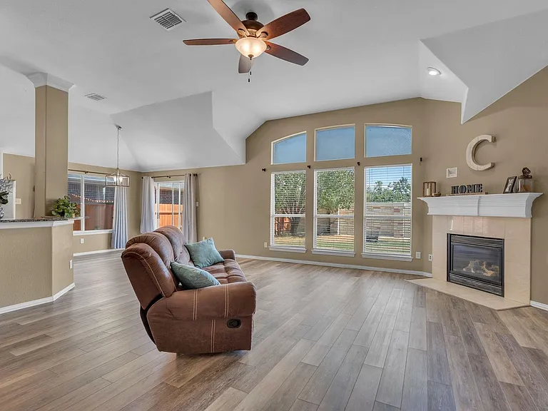3917 Miramar Dr — Photo 5