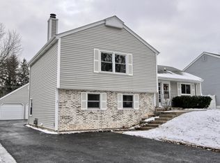 122 Wallace St, Bartlett, IL 60103