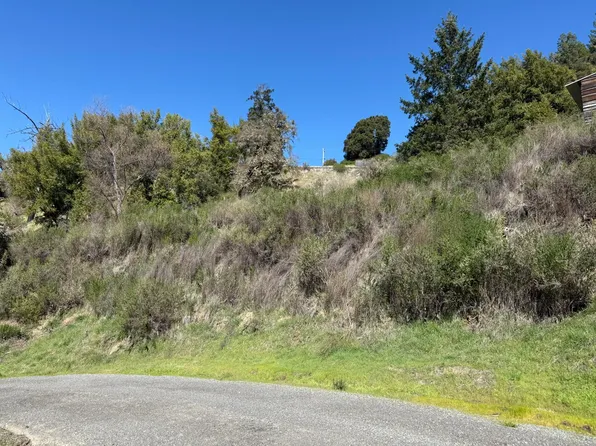 30 Oak Dr, Garberville, CA 95542