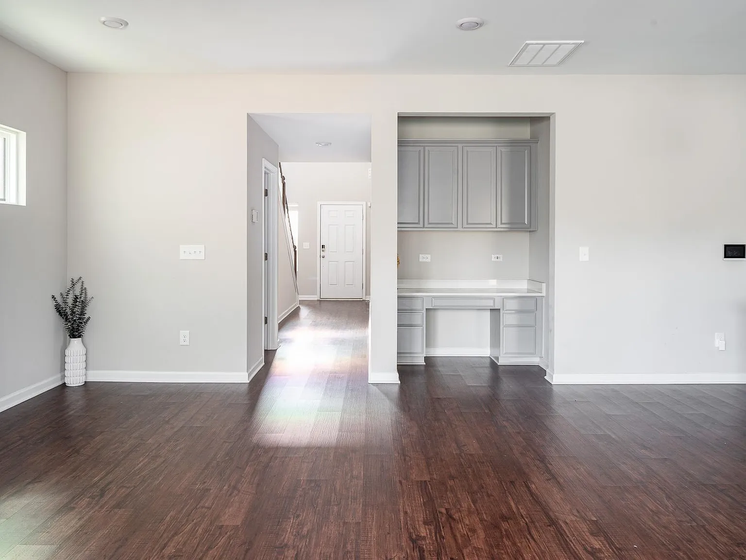 3 bed, 2100 sqft, $2,600 — Photo 3