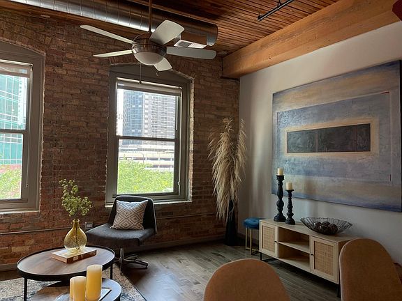 5th image of 444 E Illinois St #31hubjx6v