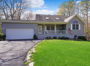 536 Maple Ridge Dr, Lords Valley, PA 18428